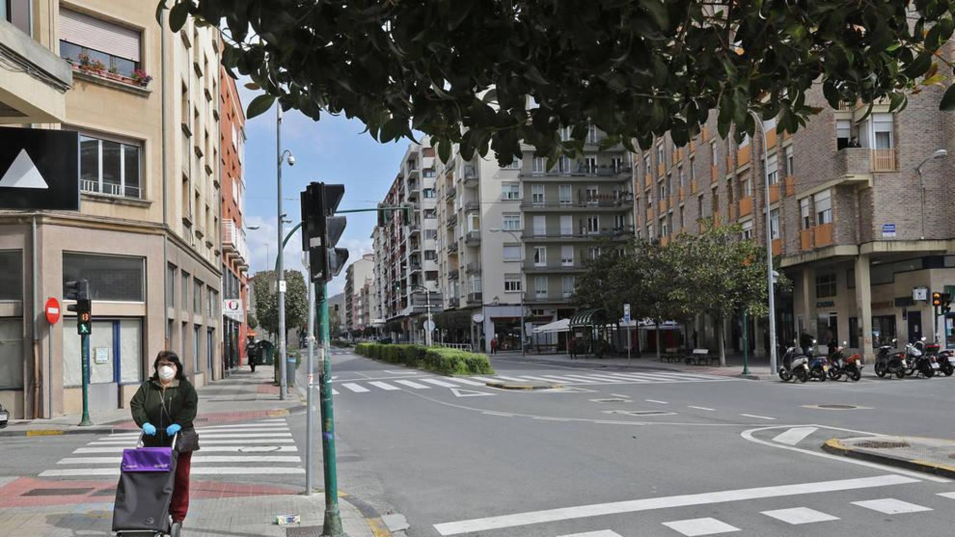 La epidemia ha obligado a cerrar el 70% de tiendas y bares de Burlada