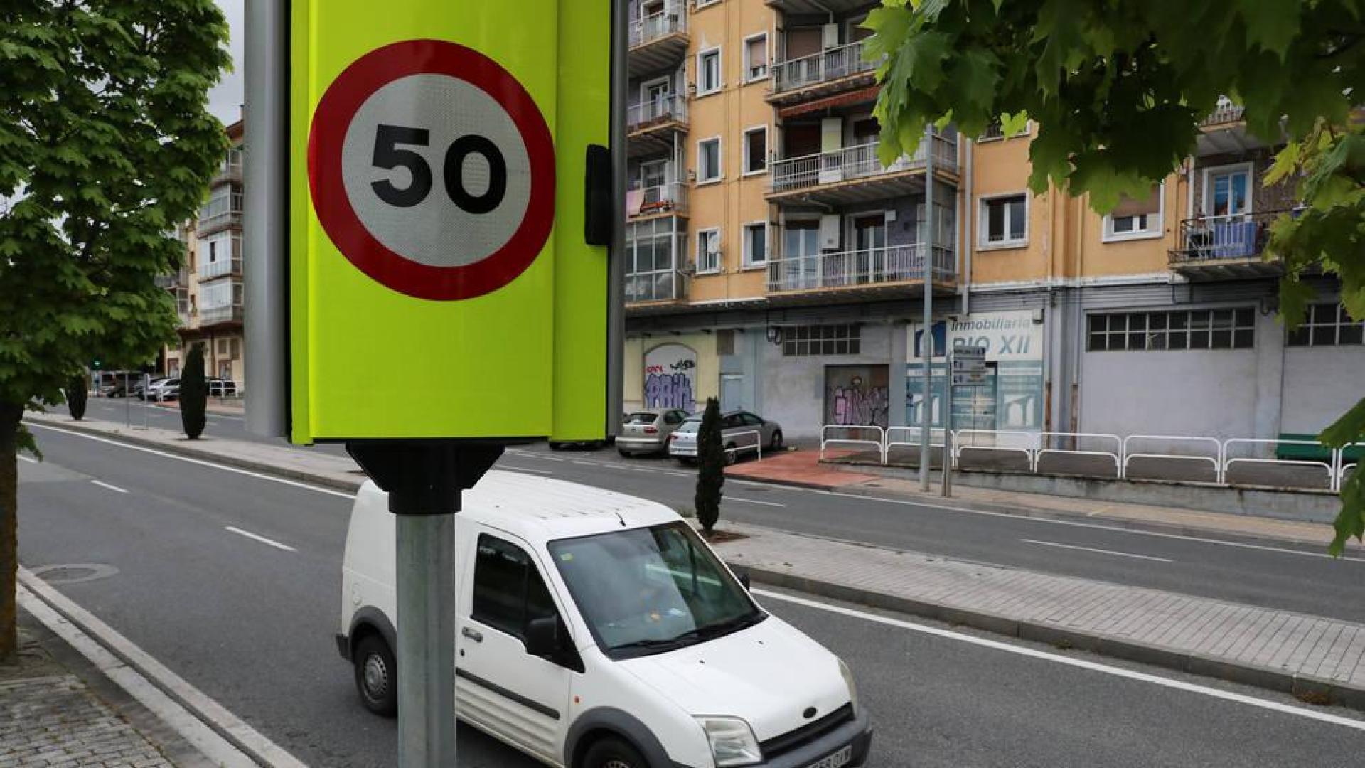 Con 233.000 vehículos menos, los radares multan a 200 conductores más