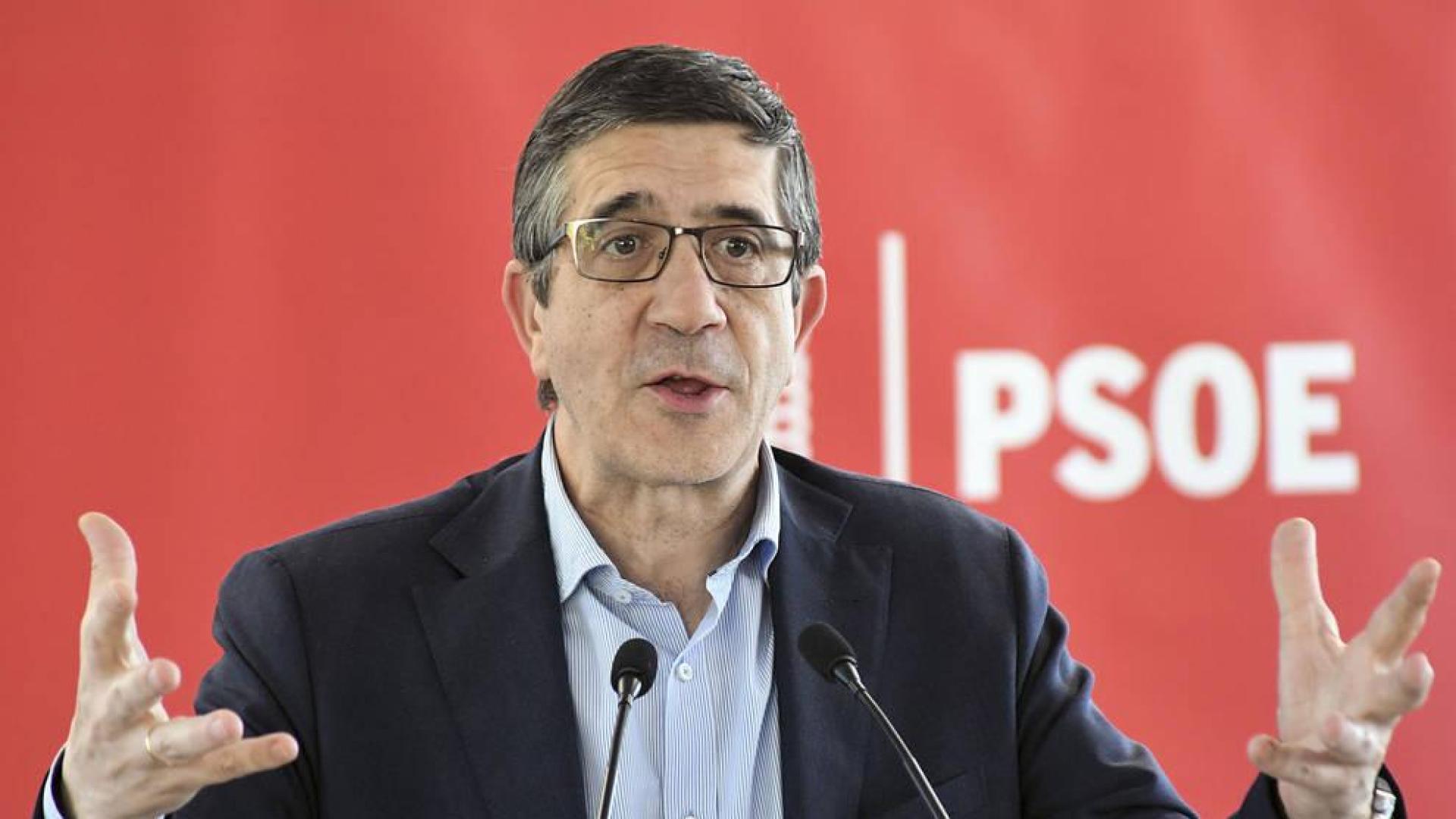 Patxi López presenta 12.000 avales, casi tres mil más de los exigidos