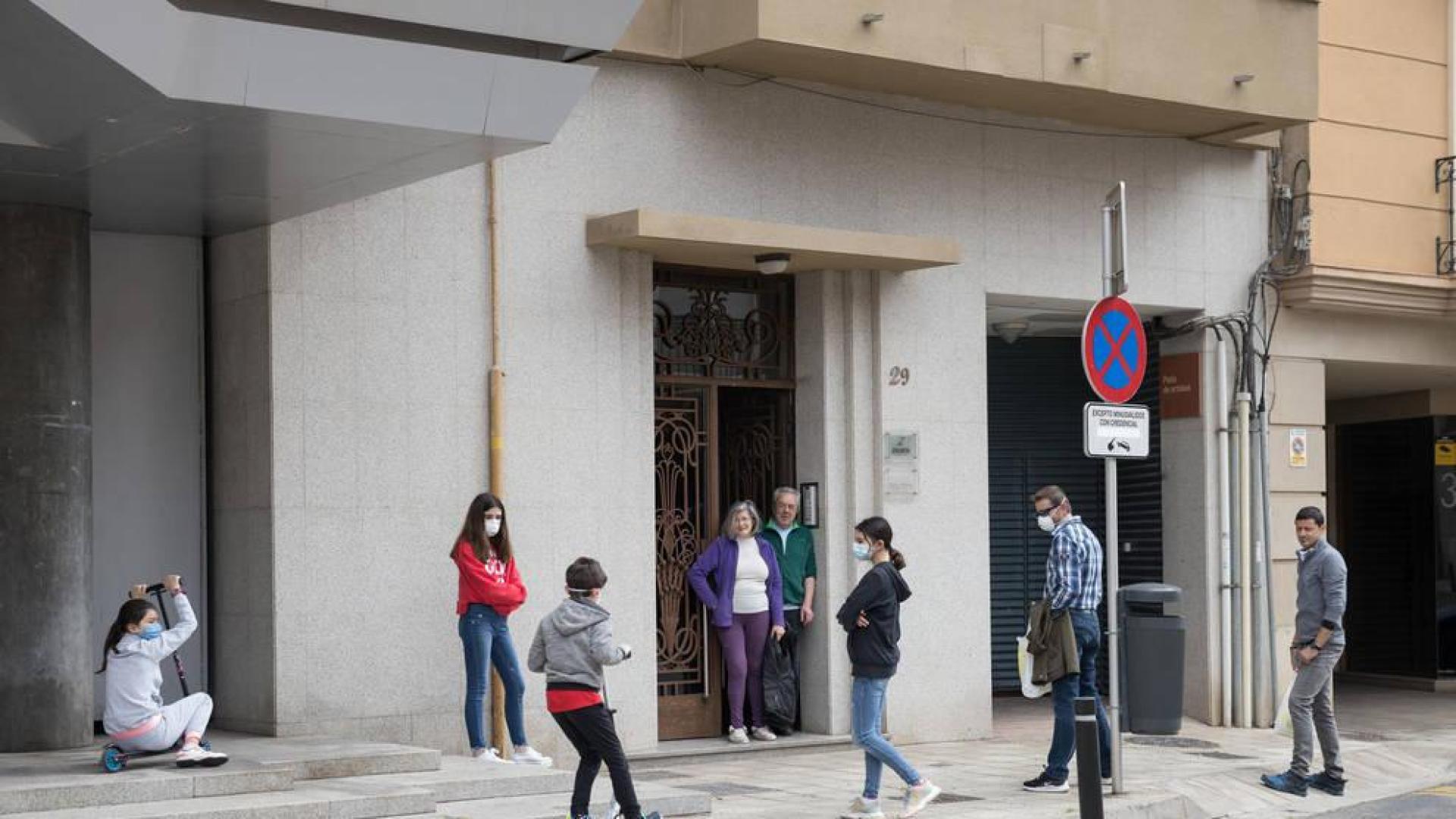 Abrazos de abuelos que se acumulan