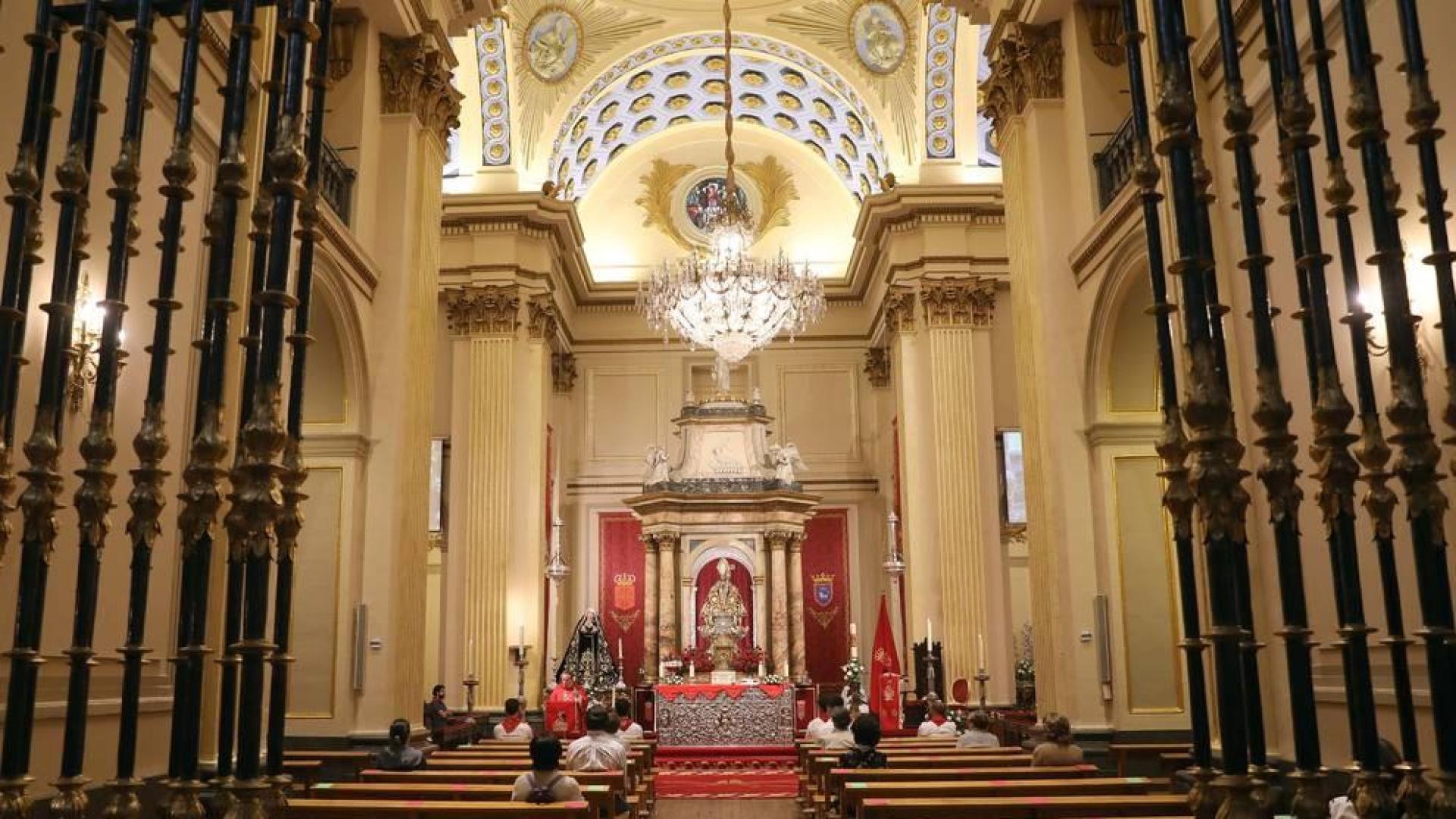 Capilla de San Fermín en la misa de la Escalera del 5 de mayo.