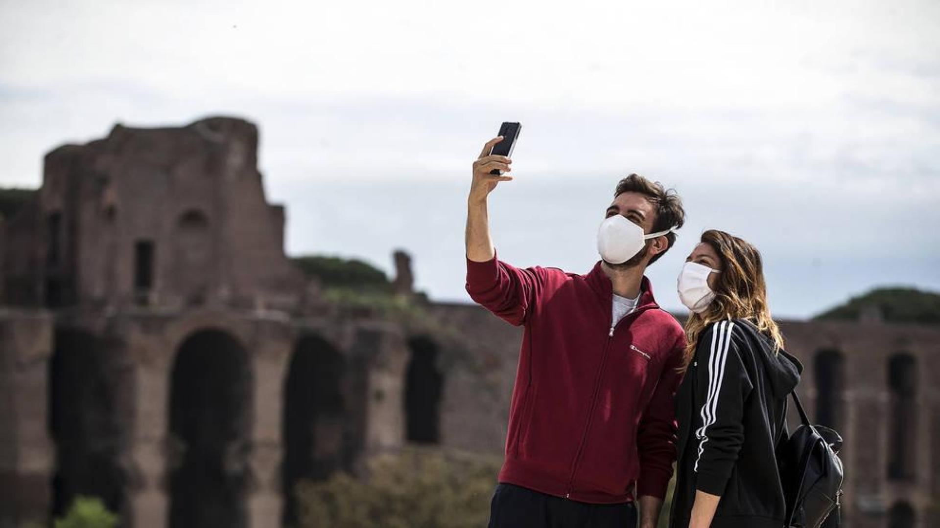 Italia reduce sus nuevos contagios a niveles de marzo y piensa en el verano