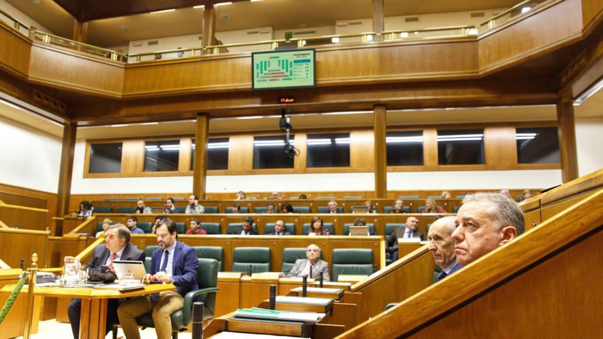PNV y EH Bildu votan en el Parlamento Vasco el derecho a decidir