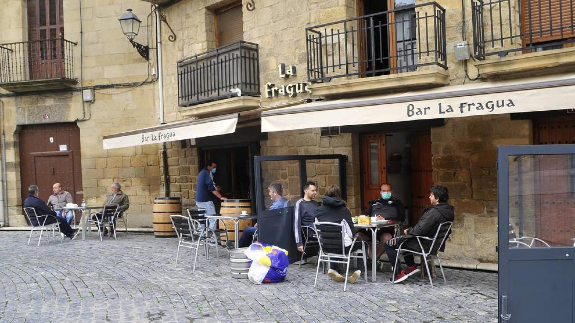 Este lunes, Navarra ha entrado en la fase 1 de la desescalada y numerosos comercios y terrazas de toda la Comunidad foral han reabierto sus puertas.