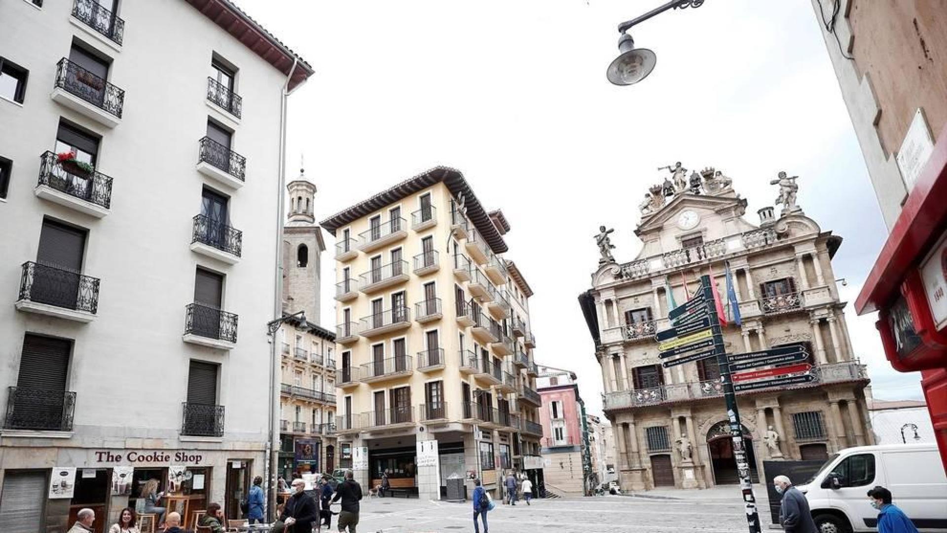 Este lunes, Navarra ha entrado en la fase 1 de la desescalada y numerosos comercios y terrazas de toda la Comunidad foral han reabierto sus puertas.
