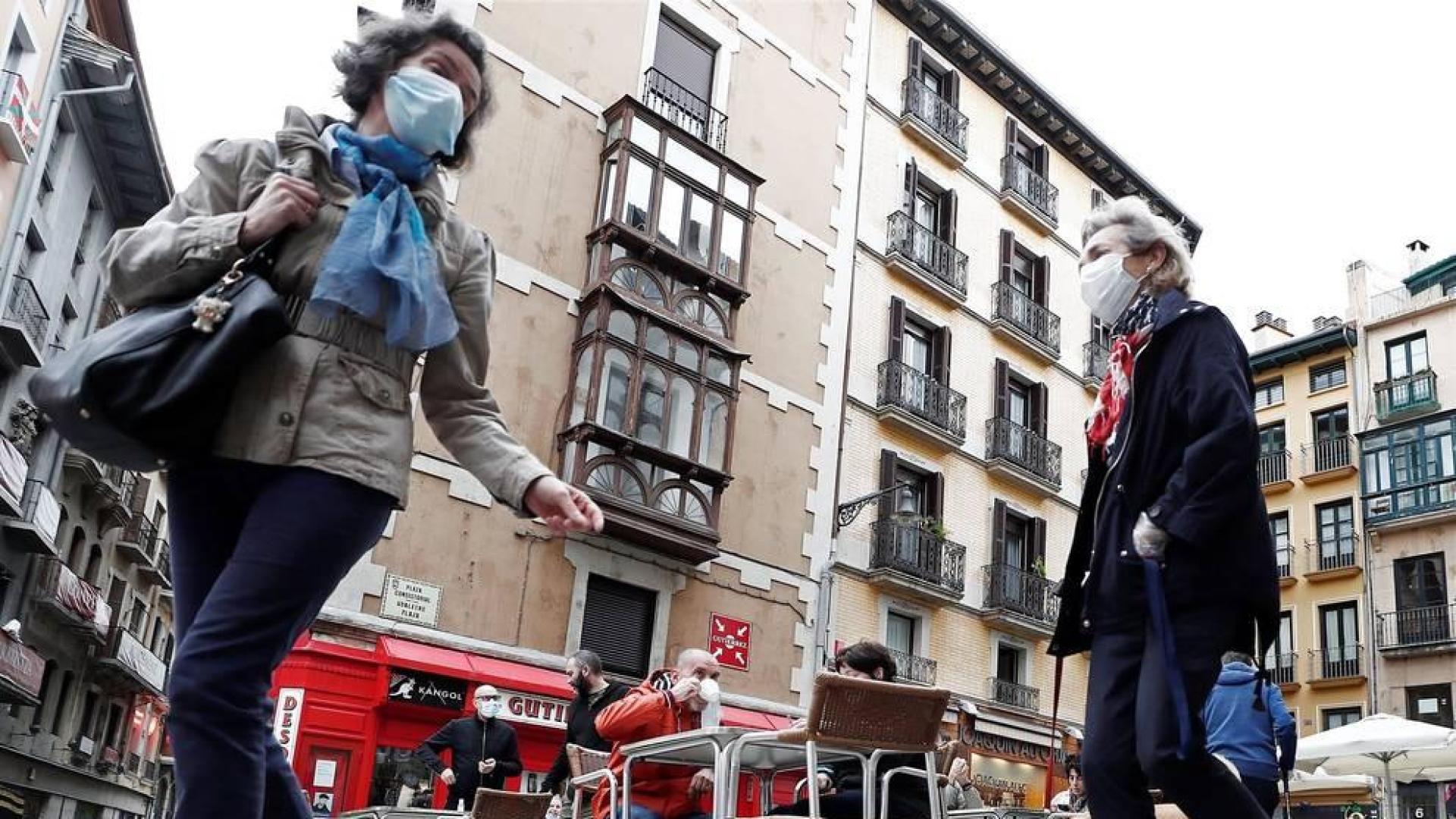 Este lunes, Navarra ha entrado en la fase 1 de la desescalada y numerosos comercios y terrazas de toda la Comunidad foral han reabierto sus puertas.