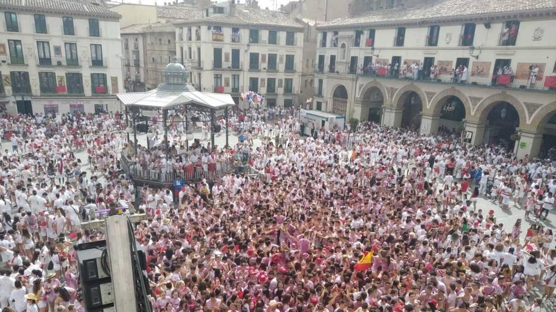 La AECC prende el cohete de fiestas de Tudela: "¡Viva Tudela! ¡Viva Navarra! ¡Viva Santa Ana!"