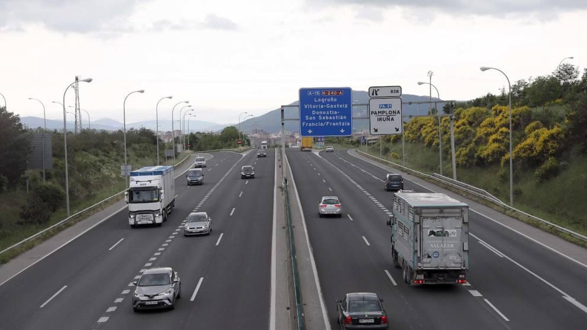 12 DE MAYO. Tráfico fluido este martes por la tarde en la A-15, a la altura de Noáin.