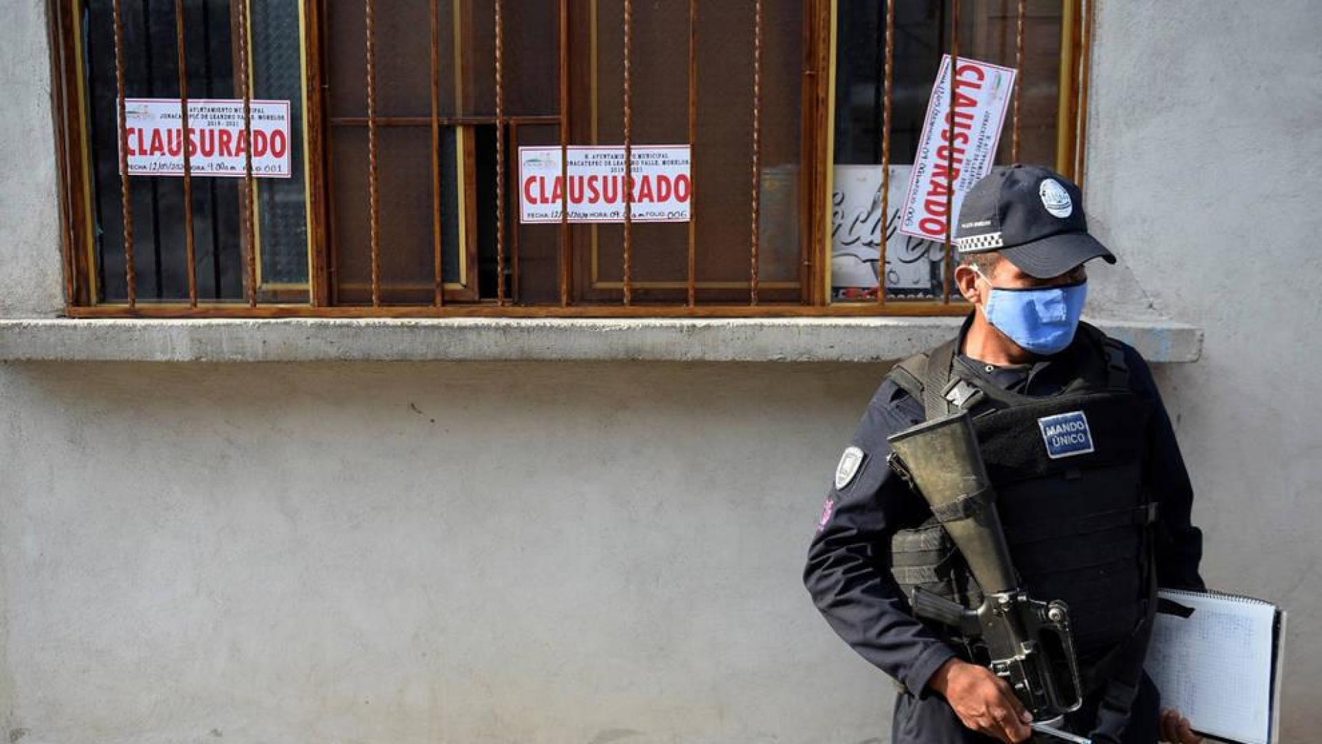 Aumentan a 29 los decesos por beber alcohol adulterado en México