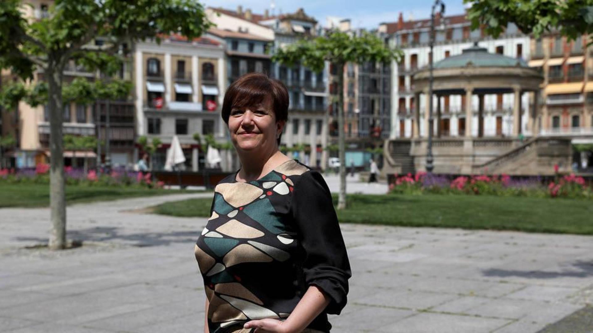 Beatriz Huarte, secretaria general de Anapeh, en la plaza del Castillo.
