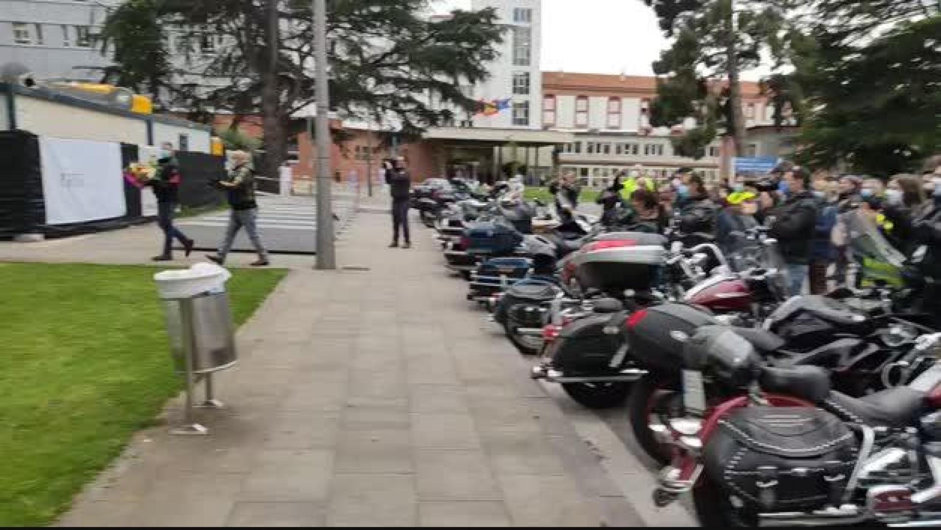Vídeo del homenaje de motoristas a los sanitarios navarros (I)