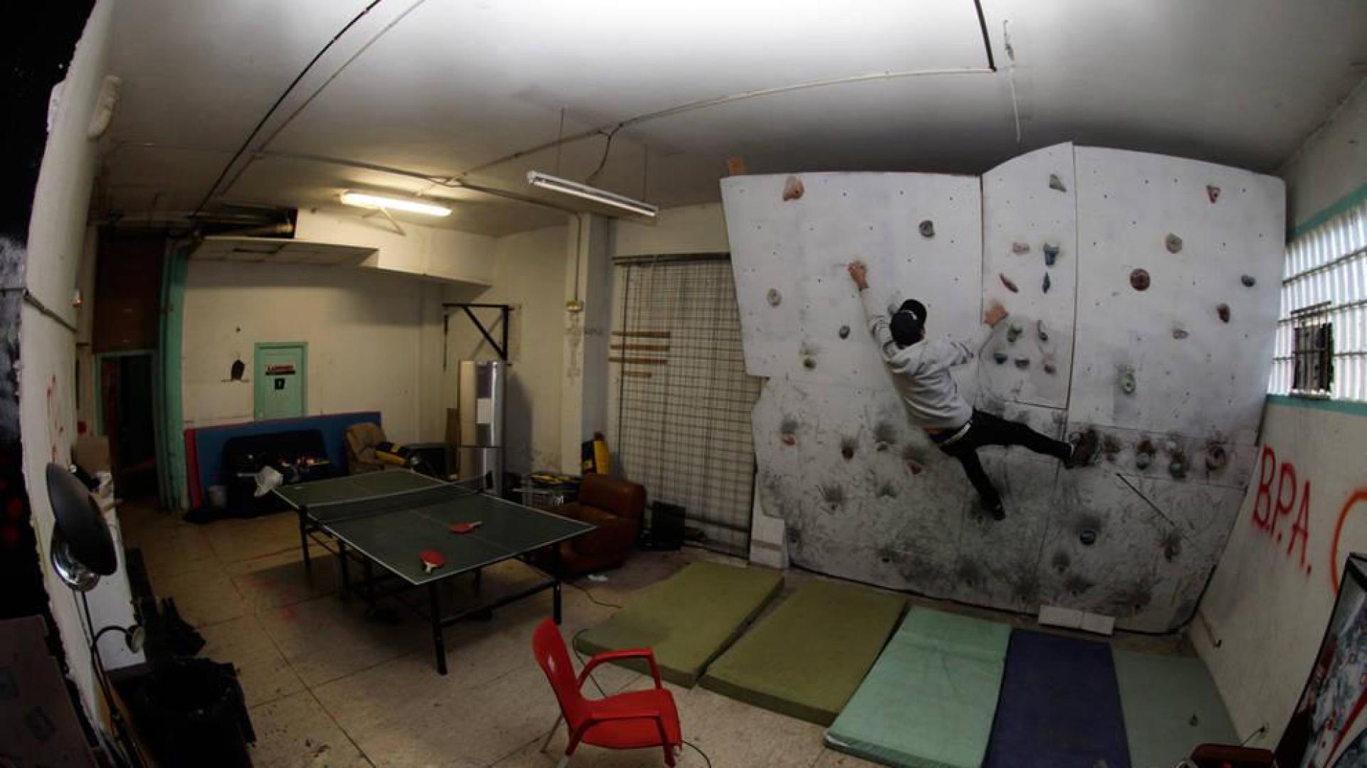 Los vecinos recelan de tener que negociar con usuarios de bajeras