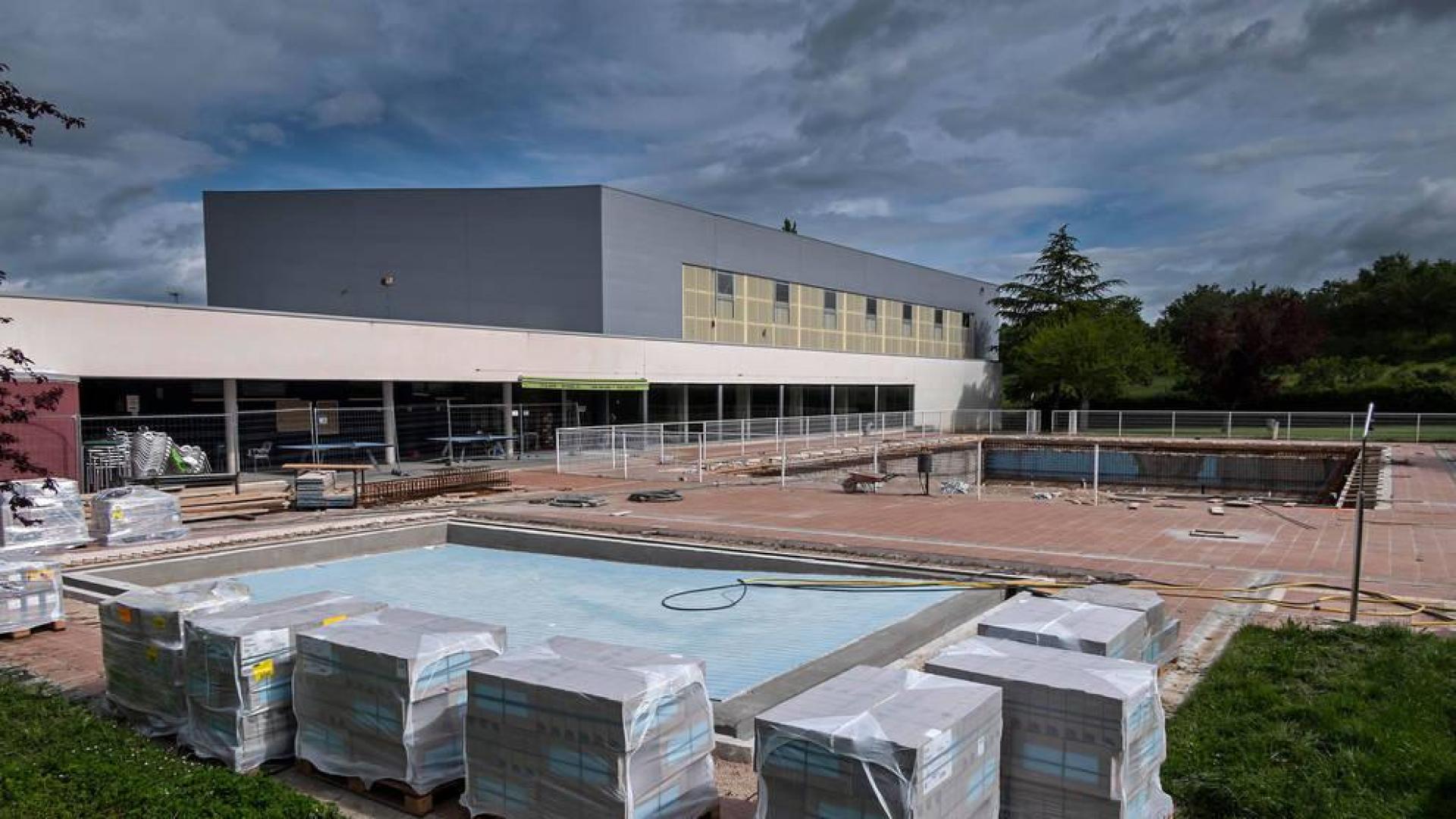 Las piscinas se ponen a punto ante una campaña atípica