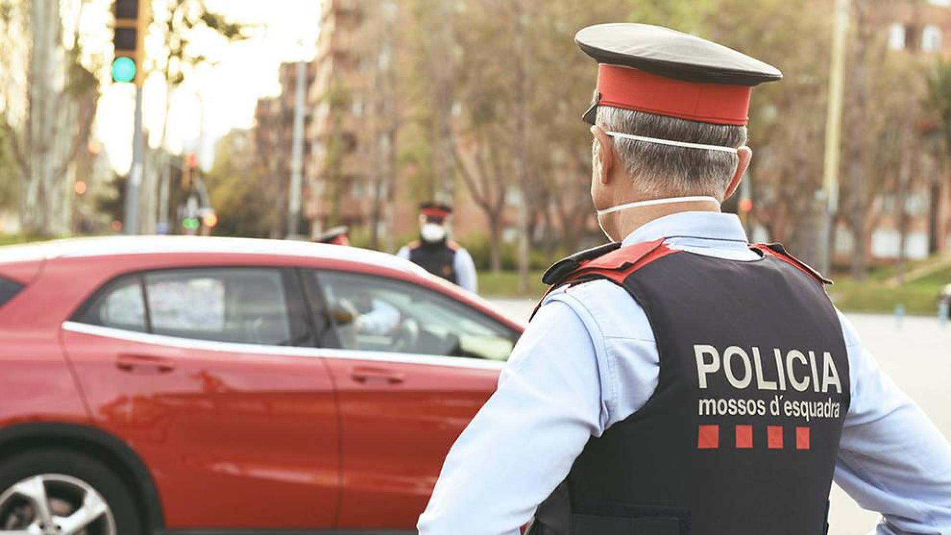 La Guardia Civil rinde homenaje al Mosso d'Esquadra fallecido por coronavirus