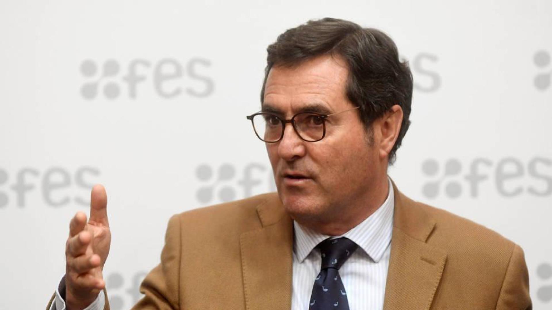 Patronal y sindicatos exigen devolver la reforma laboral al diálogo social