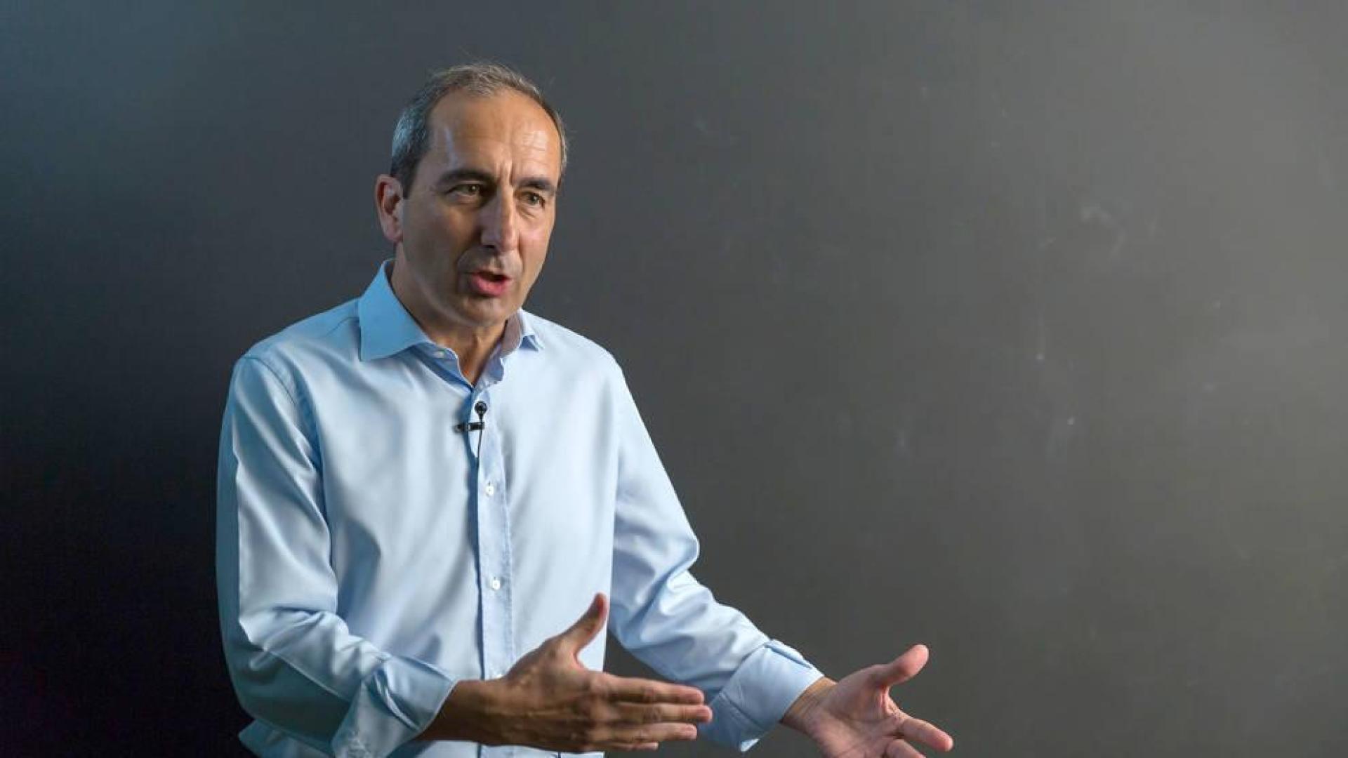 El rector Alfonso Sánchez-Tabernero durante su intervención en la i de Alumni que se retransmitió online.