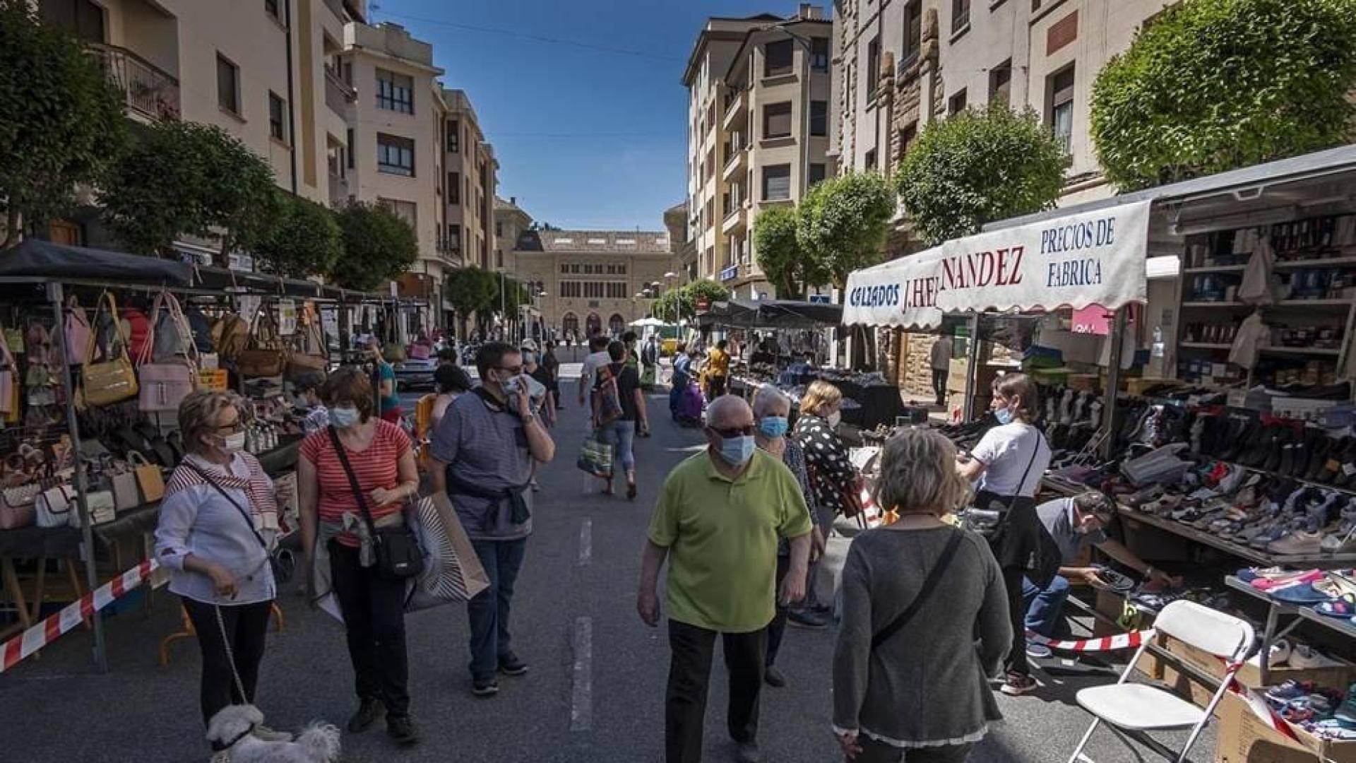 El mercado lleva una imagen solo vista en fiestas a la calle San Andrés