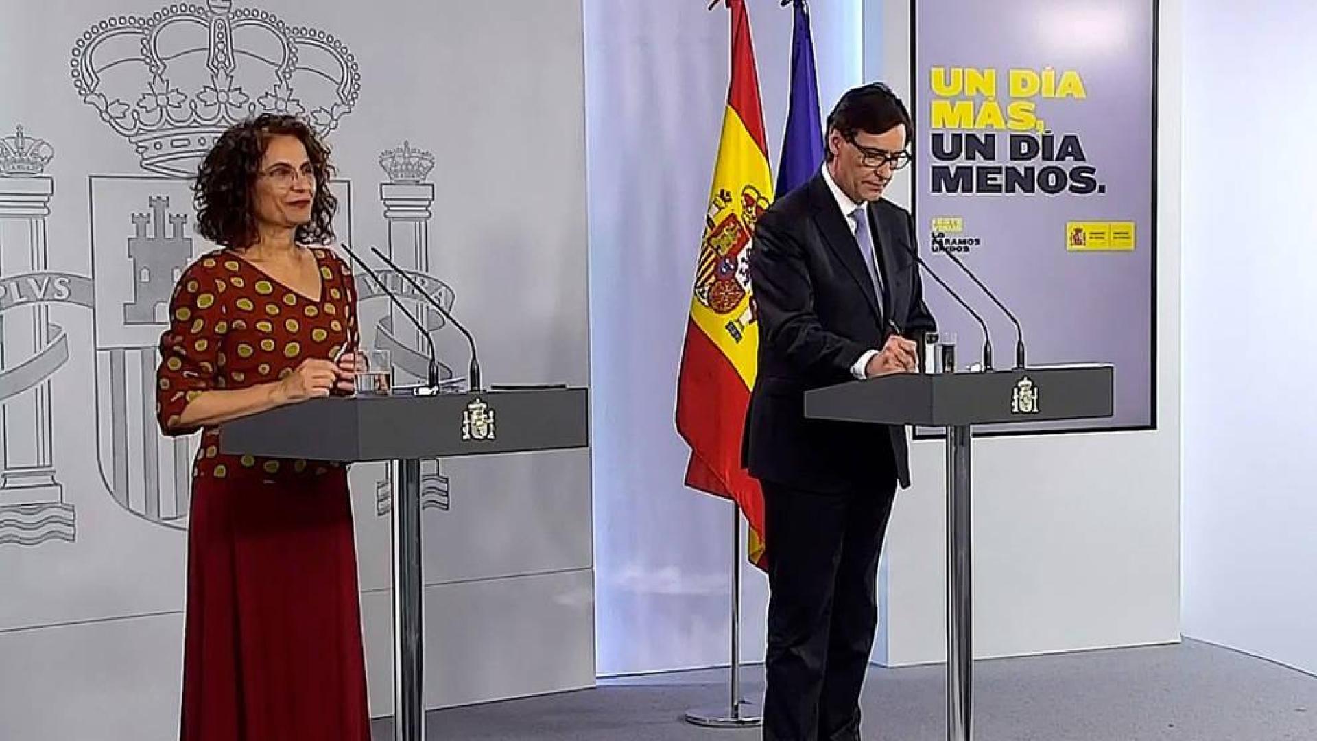 La ministra Montero y el ministro Illa, durante la rueda de prensa tras el Consejo de Ministros.
