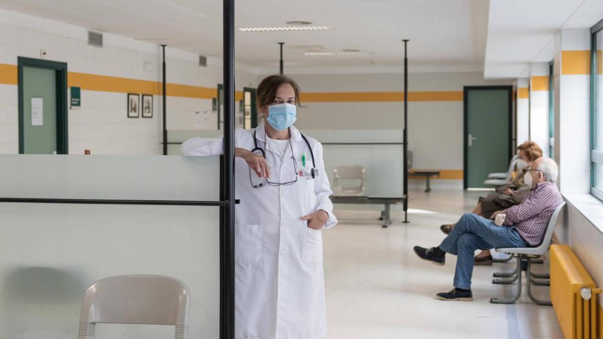 Fotografías de cuatro profesionales sanitarios navarros que se han infectado con el coronavirus y han regresado al trabajo.