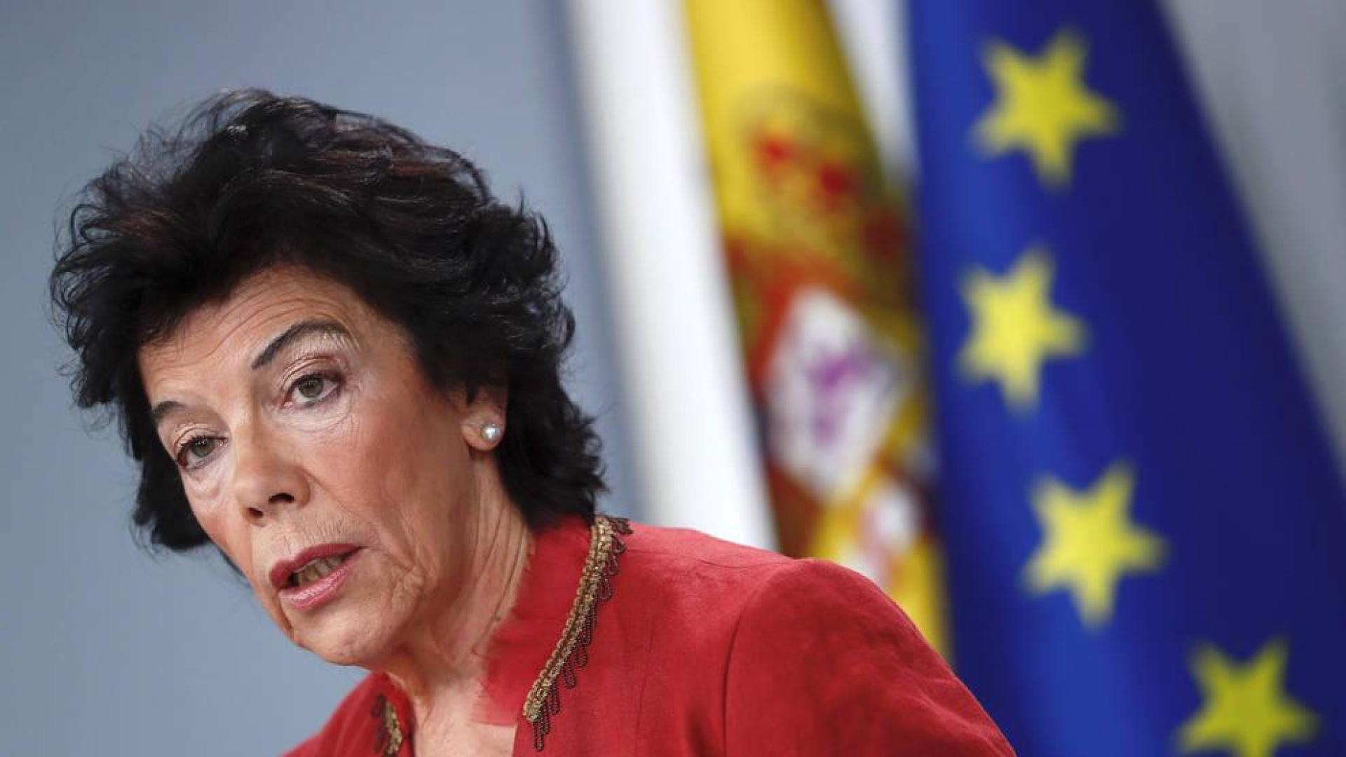 La portavoz del Gobierno, Isabel Celaá, durante la rueda de prensa tras el Consejo de Ministros.