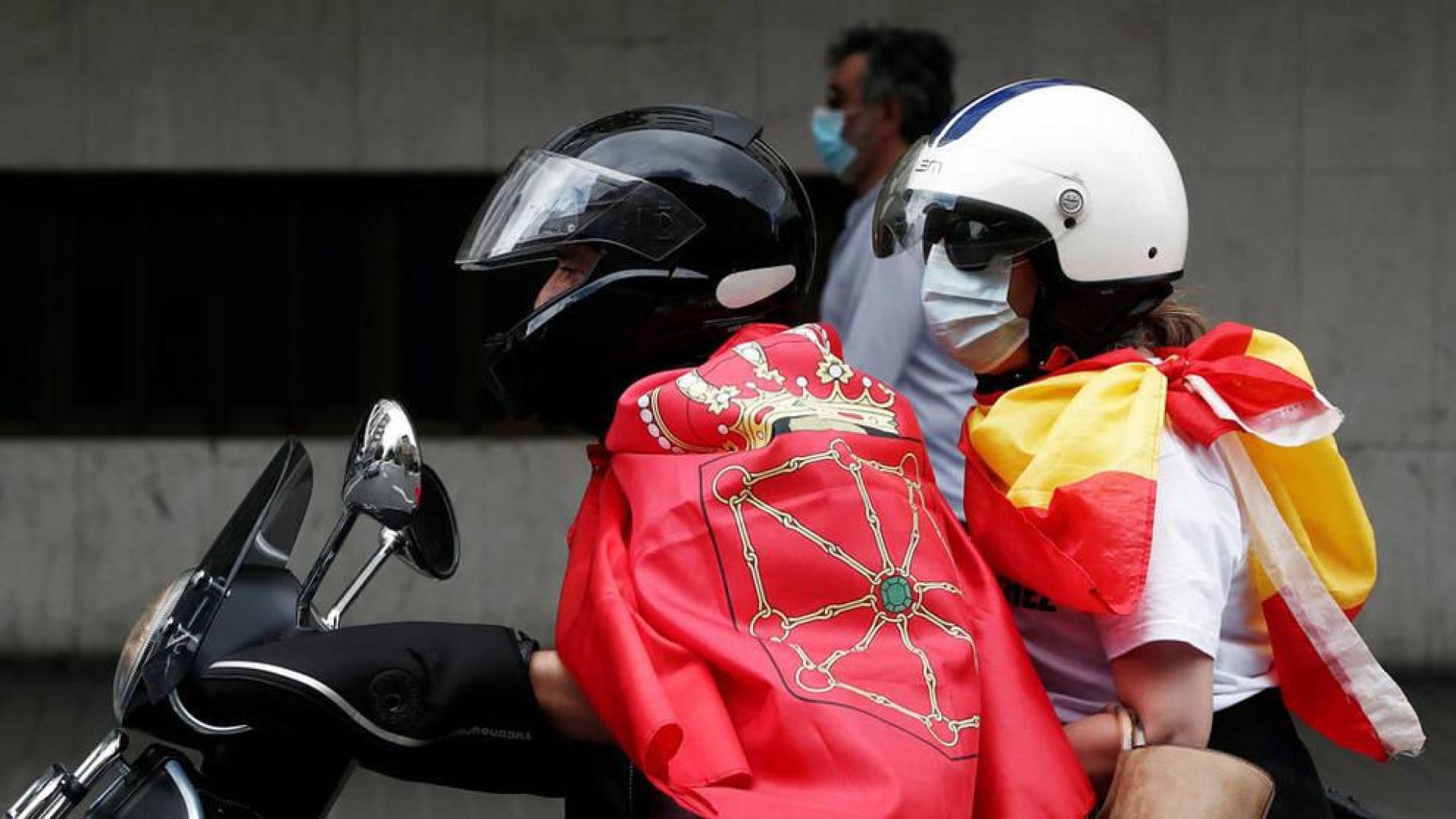 250 vehículos participan en Pamplona en la protesta de Vox contra el Gobierno central