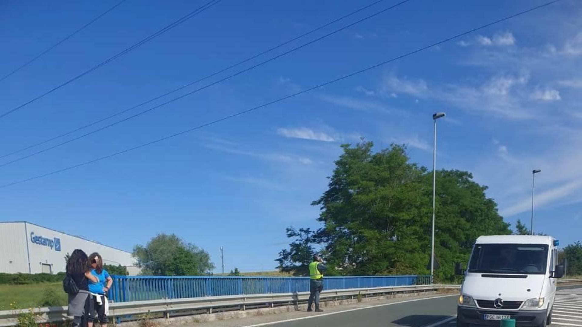 Herida una mujer de 50 años tras caerse cuando circulaba por el arcén de la PA30