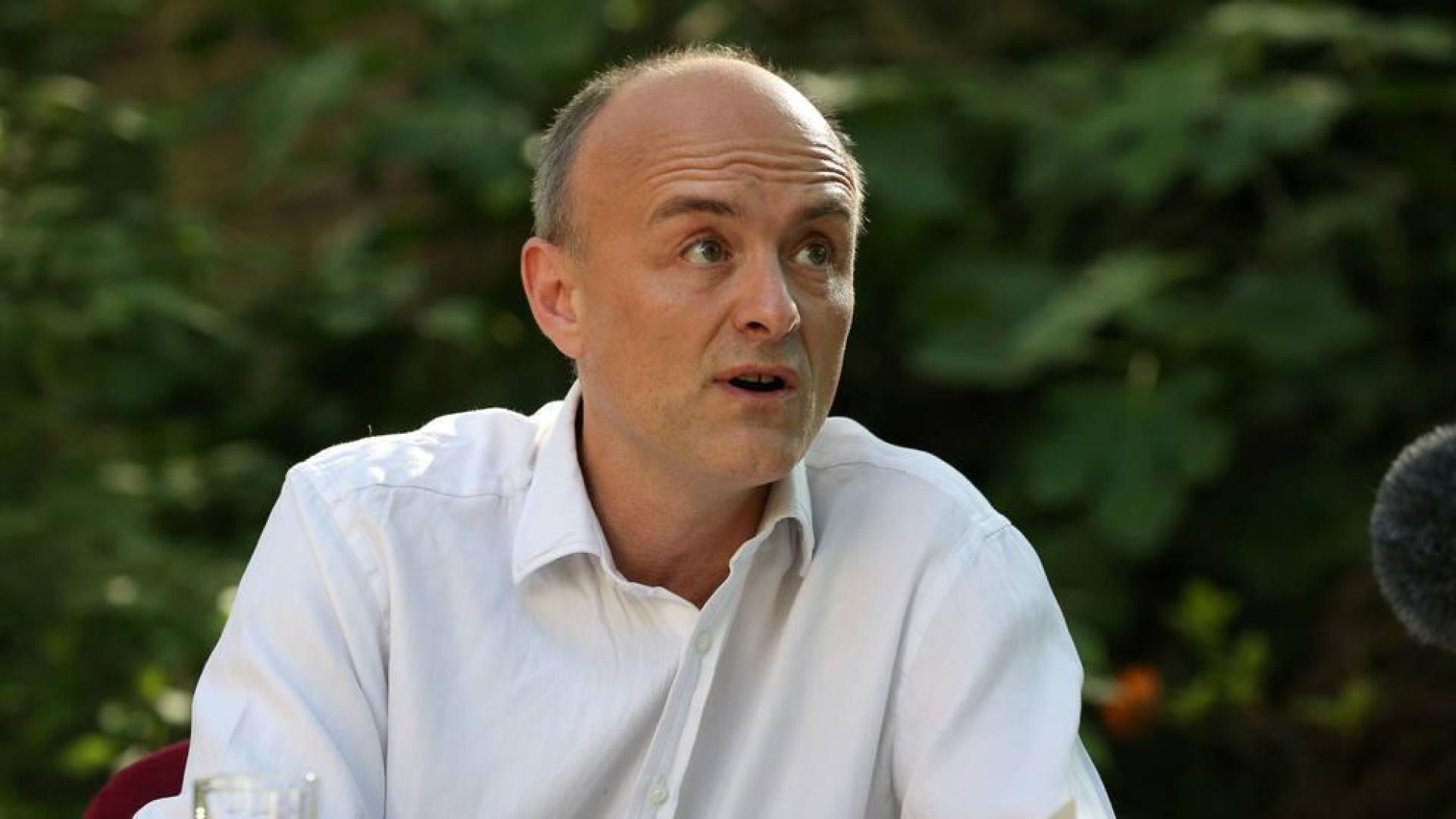 Cummings sostiene que no rompió el confinamiento y enfurece al Reino Unido