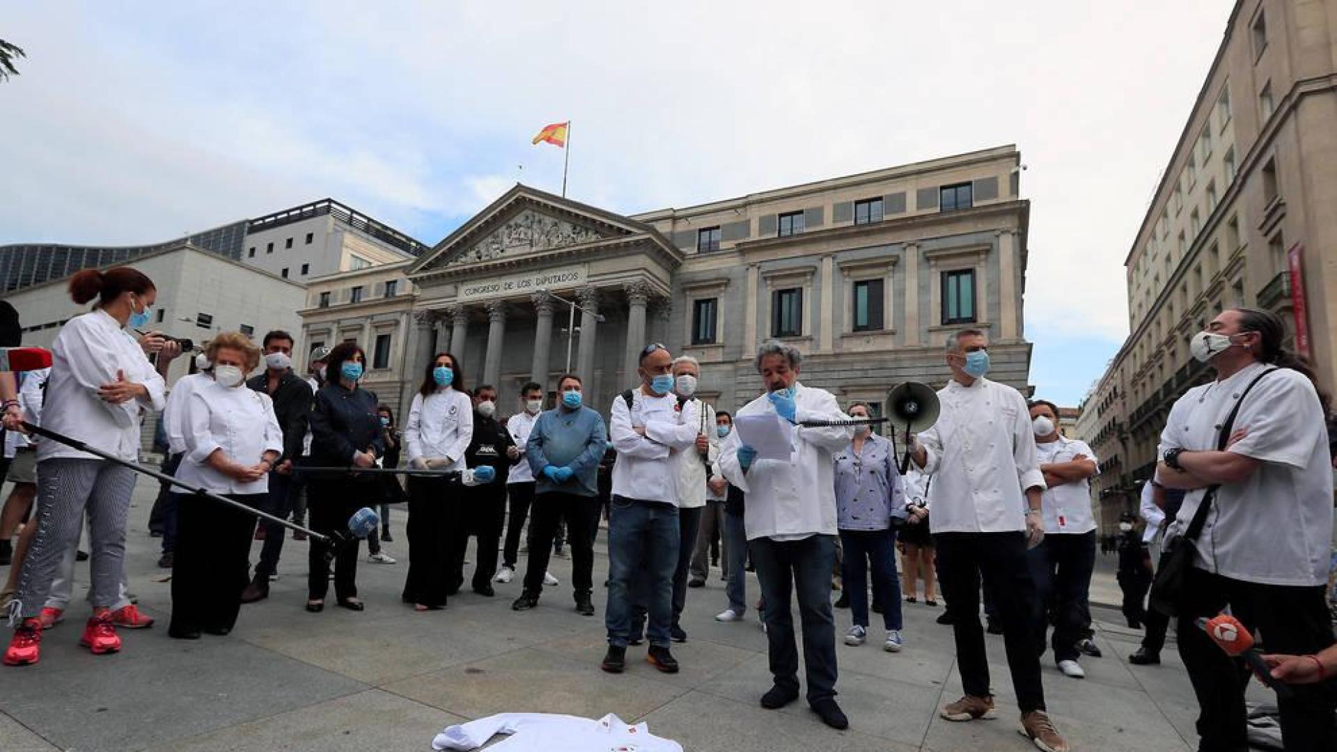 Cerca de 200 chefs, algunos con Estrella Michelin, exigen medidas para salvar al sector