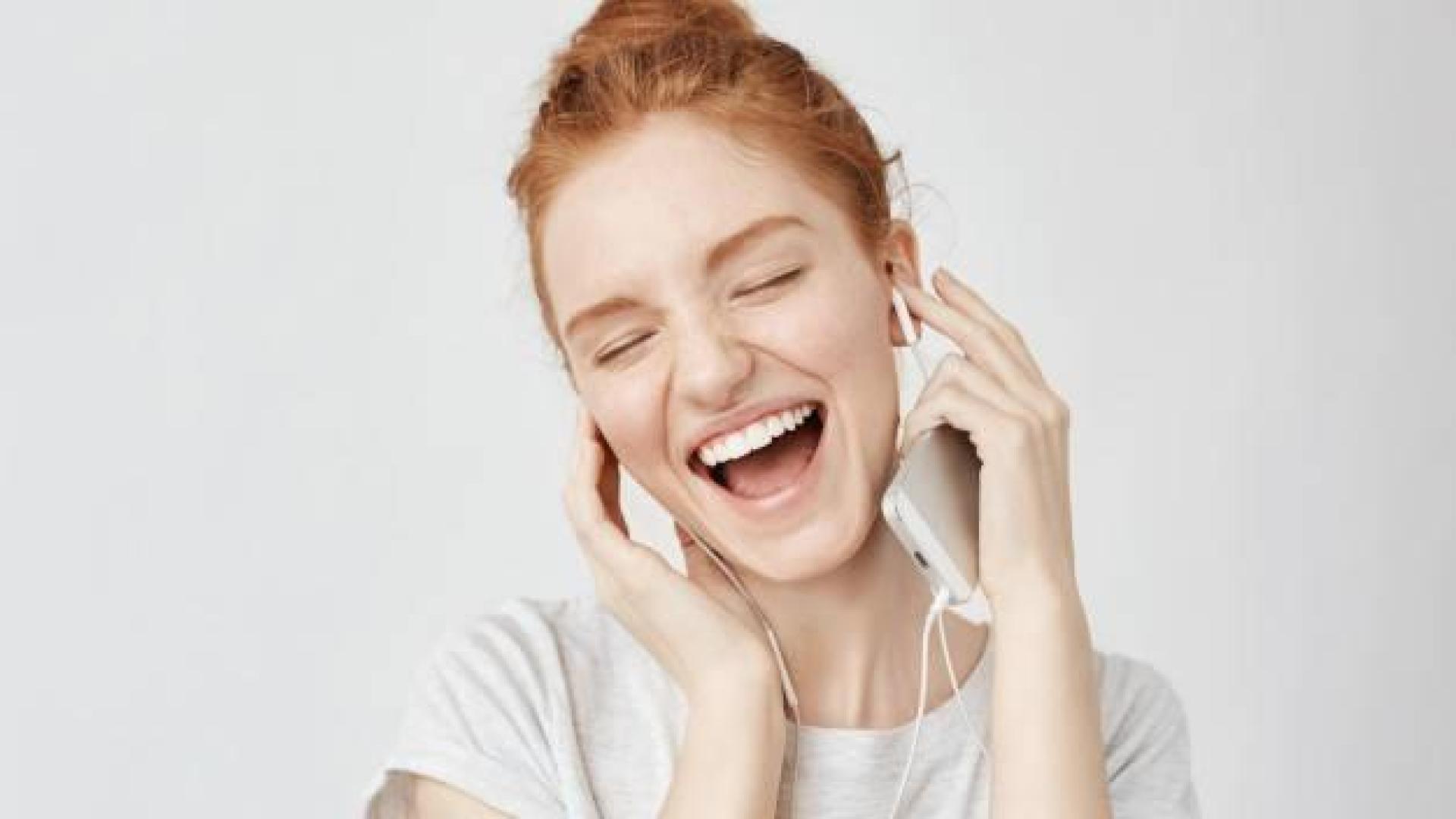 El cable de auriculares de Google que permite controlar la música con solo tocarlo