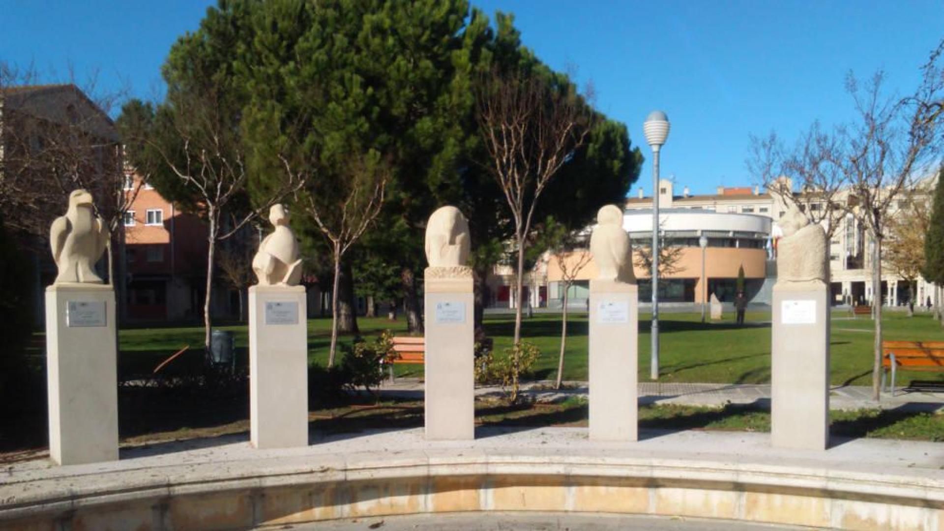 Esculturas que evocan los cinco sentidos, en el parque Erreniega de Zizur