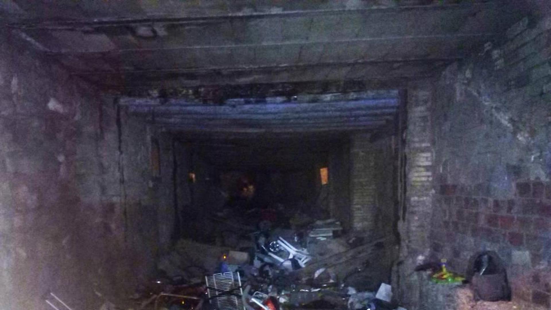 Un joven de 19 años, herido en un incendio de una nave abandonada