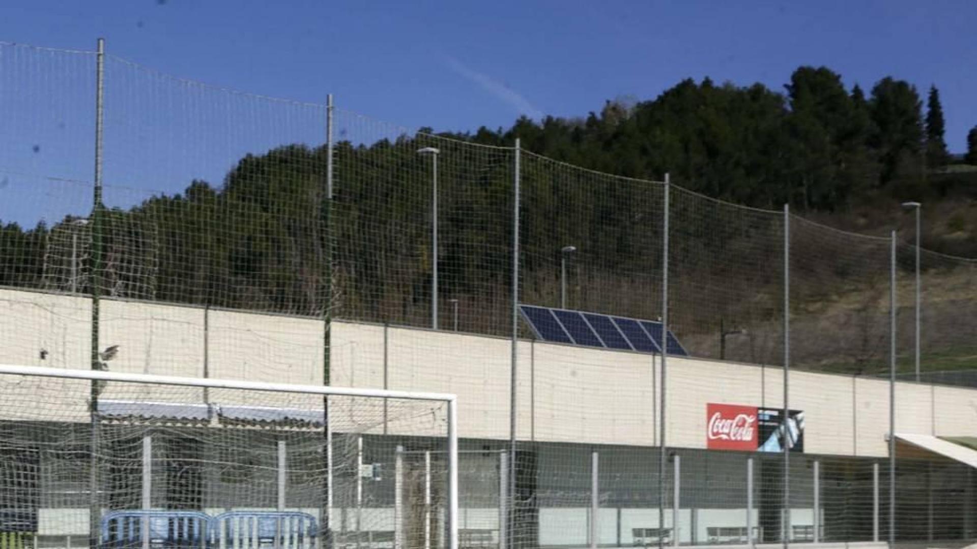 La primera fase de la cubrición de las gradas de Lezkairu, para finales de año