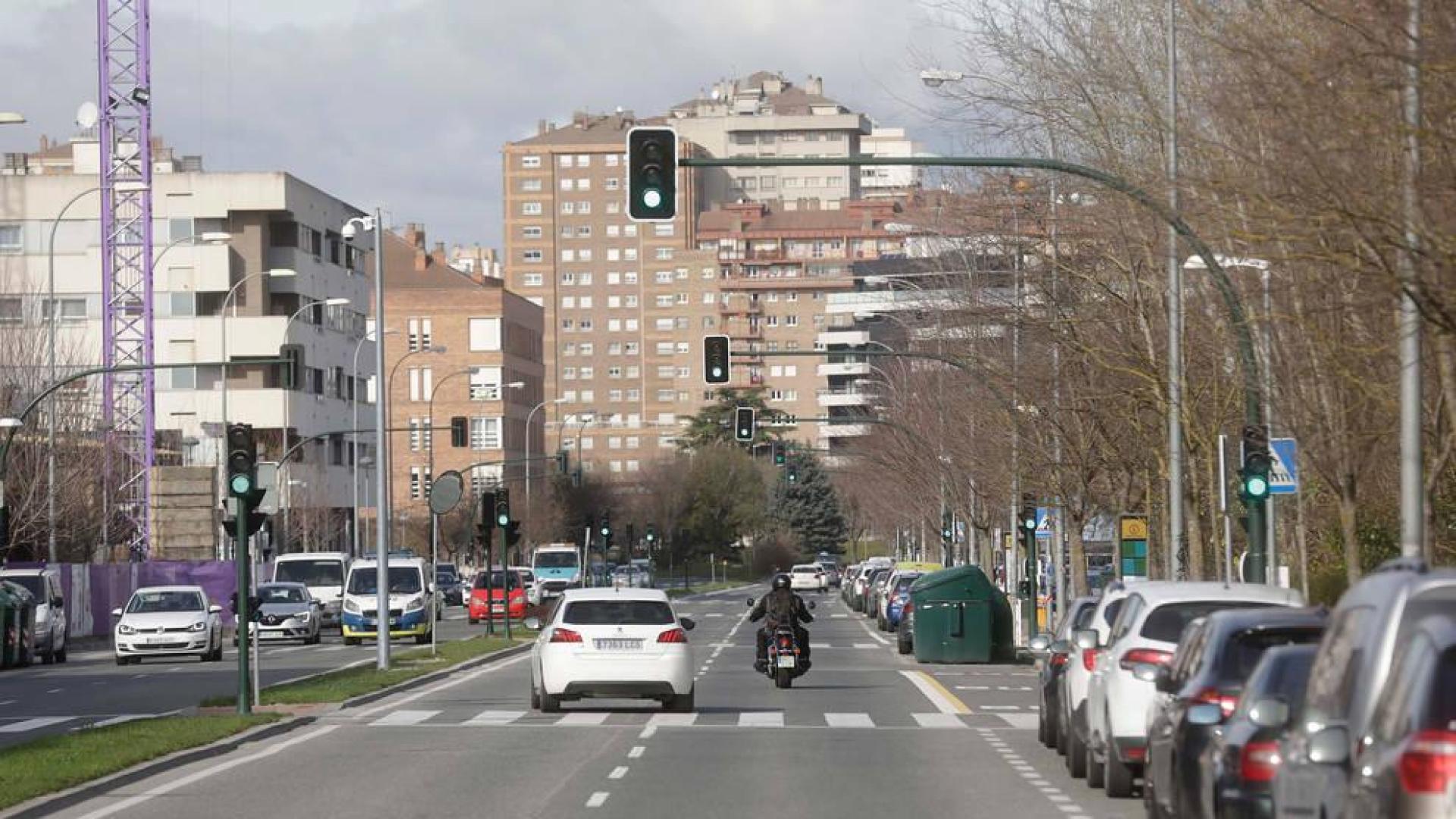 La 'llamativa' diferencia de semáforos en la calle Sadar