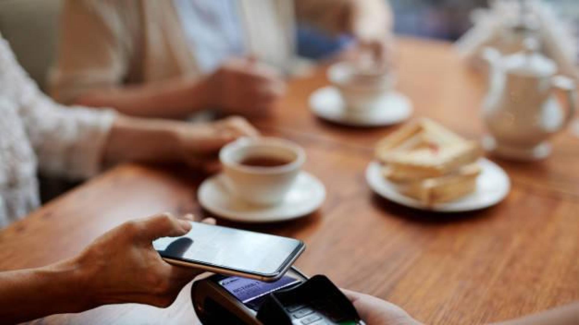 Los pagos 'contactless' se disparan en España