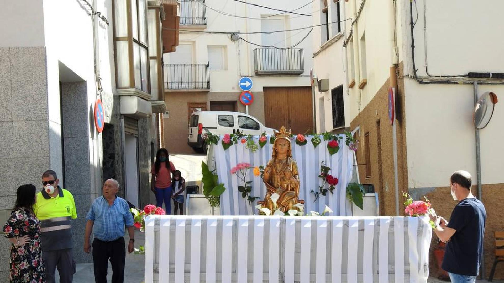 La Virgen de Gracia recorre Cárcar en camión en una romería inusual
