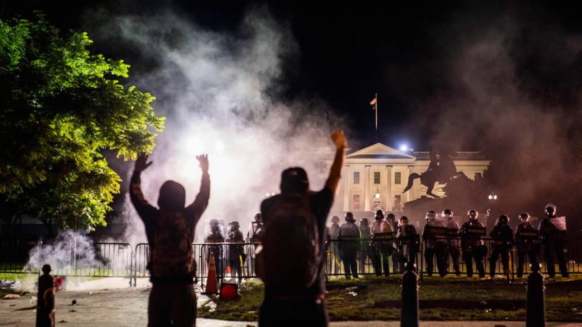 Sigue la violencia en las calles y Trump se refugia en el búnker de la Casa Blanca