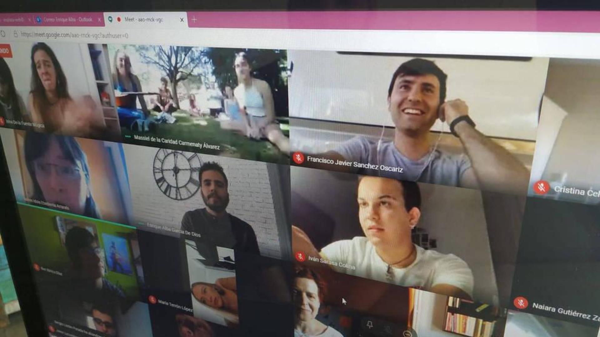 Más de 180 alumnos y profesores siguieron la graduación 'online'.