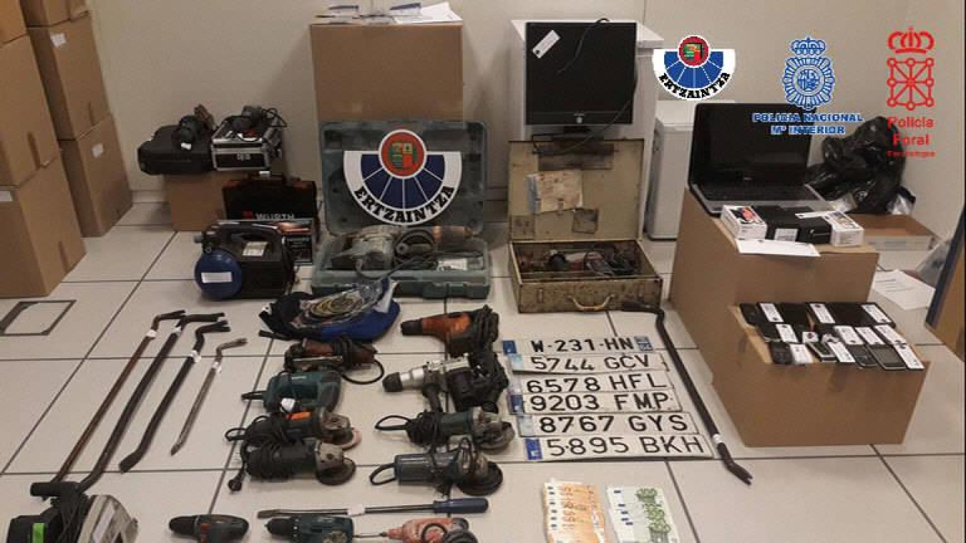 Material incautado en la operación policial.