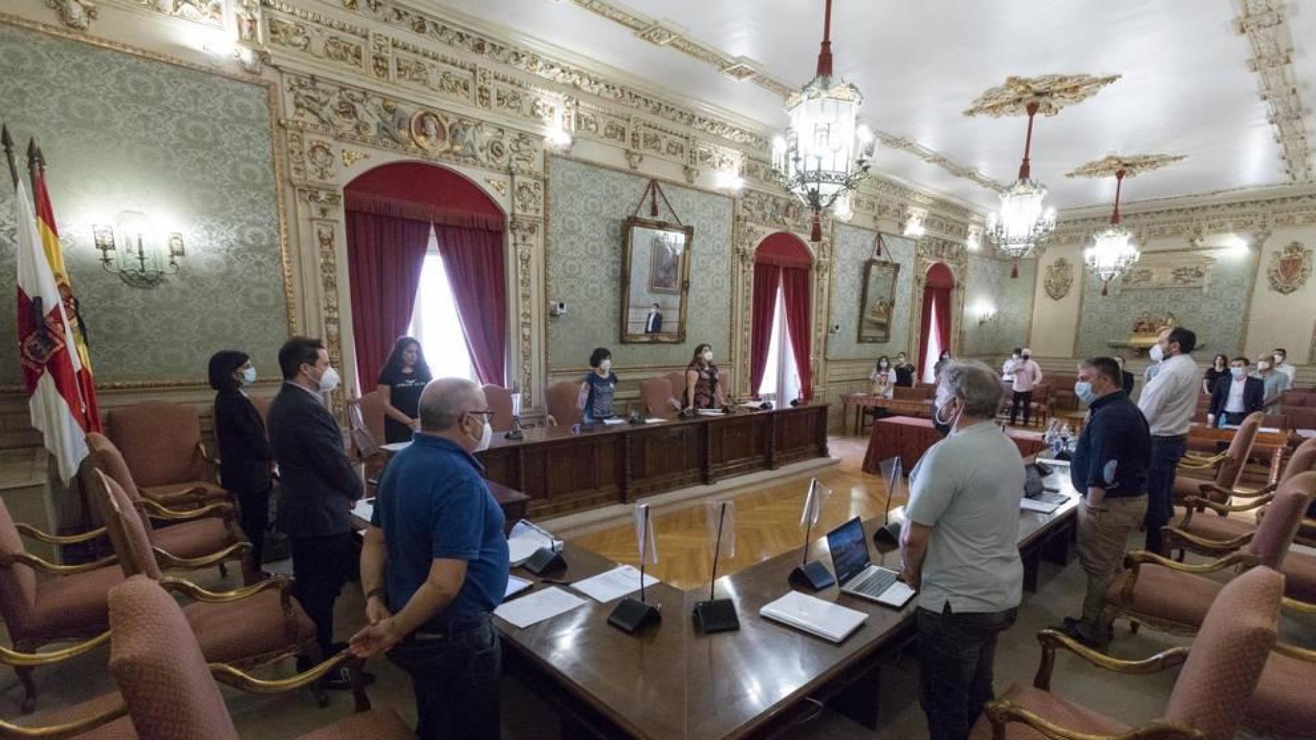 Minuto de silencio que se guardó al inicio del pleno de Tudela.