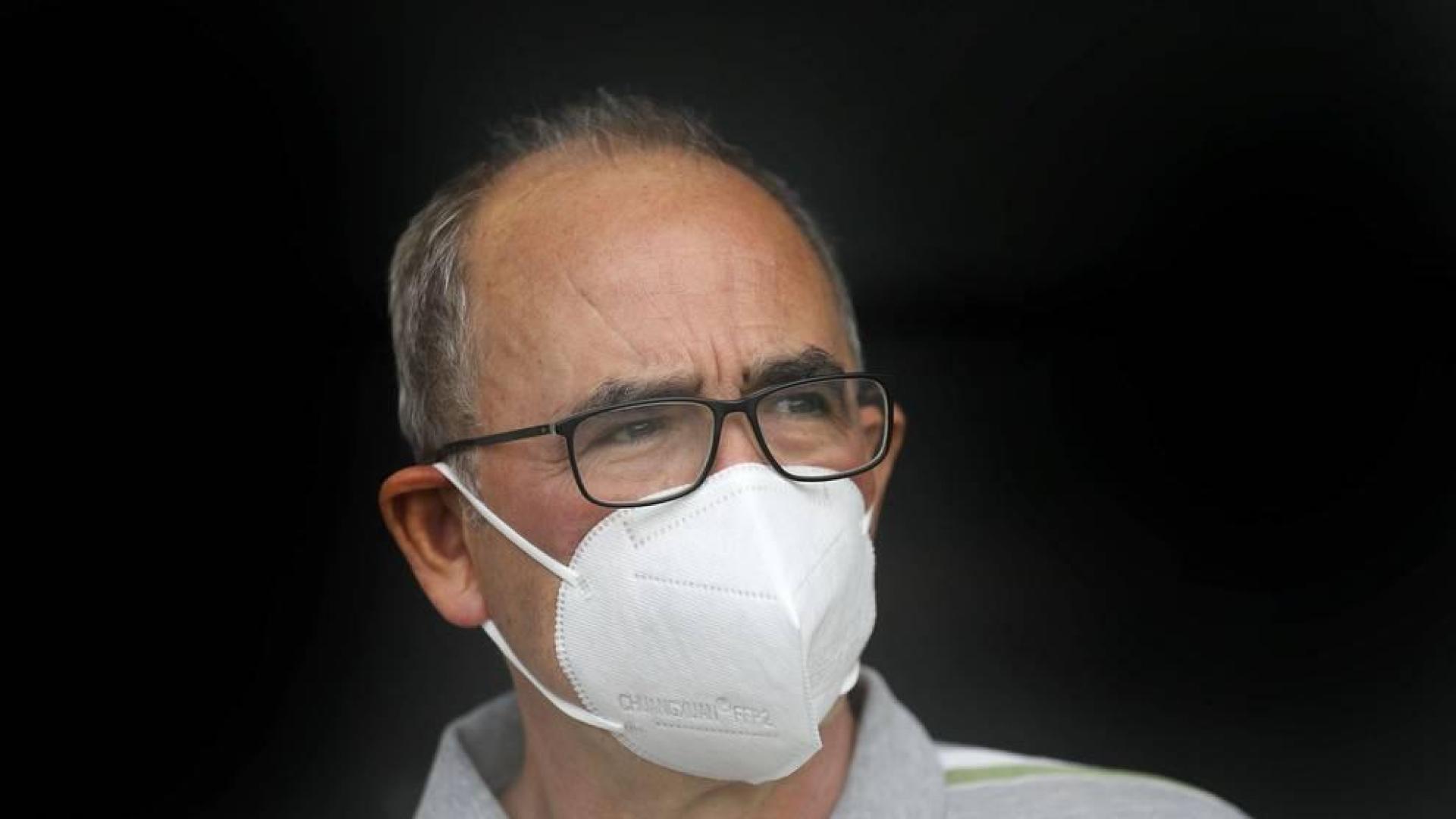 Pedro Charro, retratado con una mascarilla.
