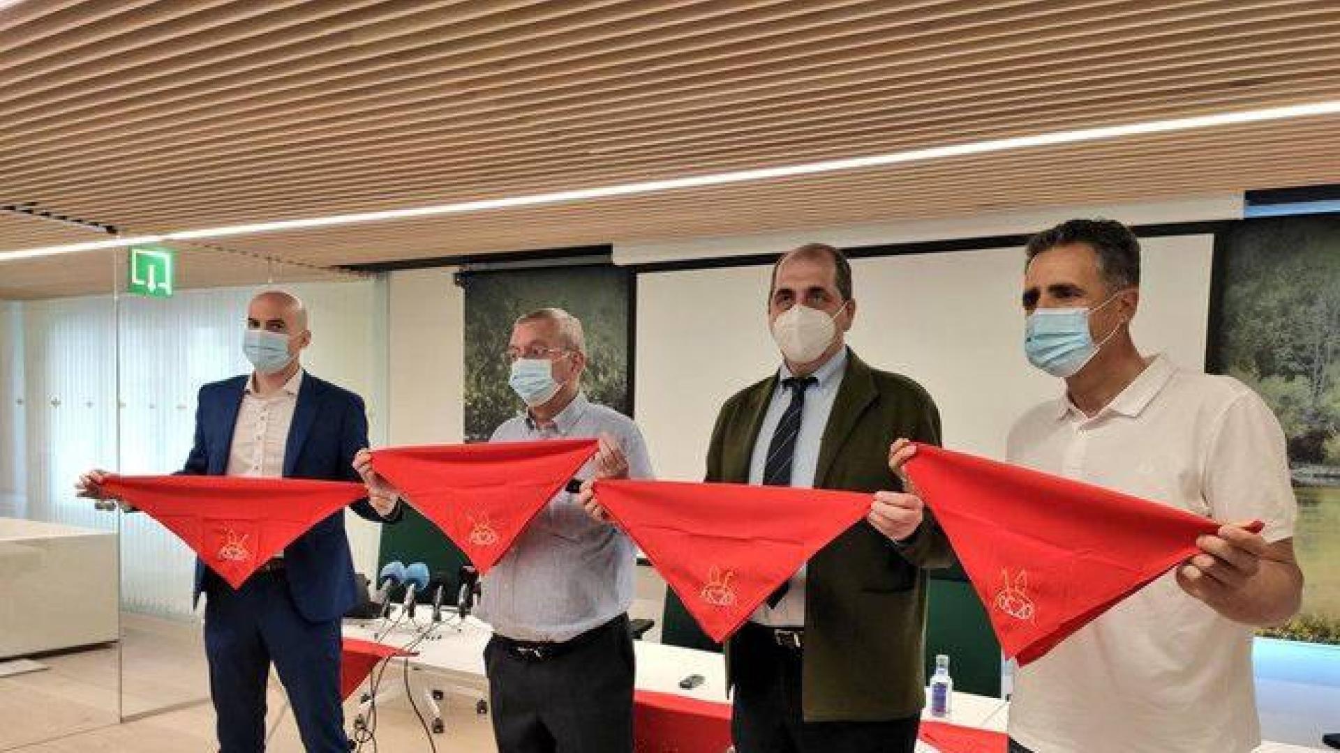 'Pañuelicos solidarios' para ayudar a la Casa de Misericordia y Cáritas