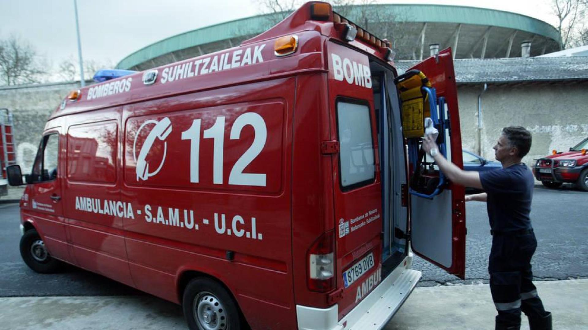 Dos heridos tras chocar una ambulancia y un coche en Pamplona