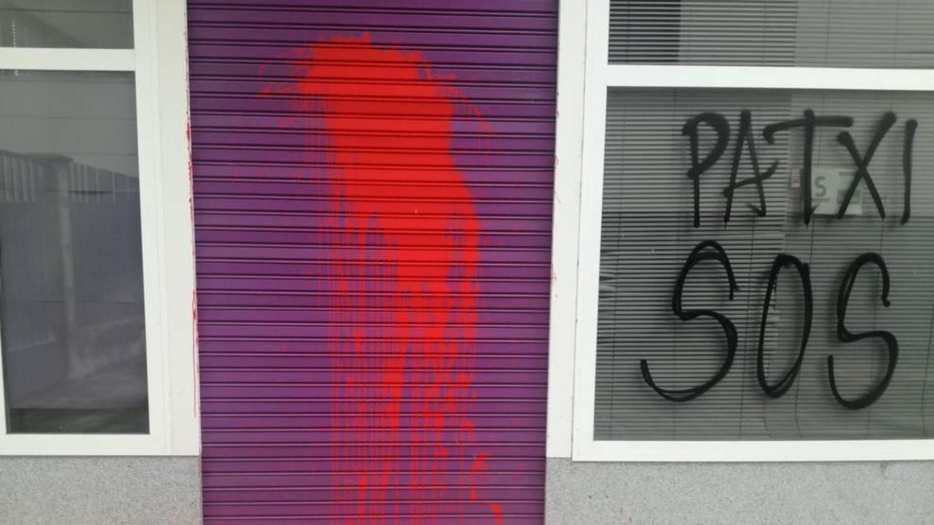 Atacan la sede de Podemos en Pamplona con pintadas a favor del etarra Patxi Ruiz