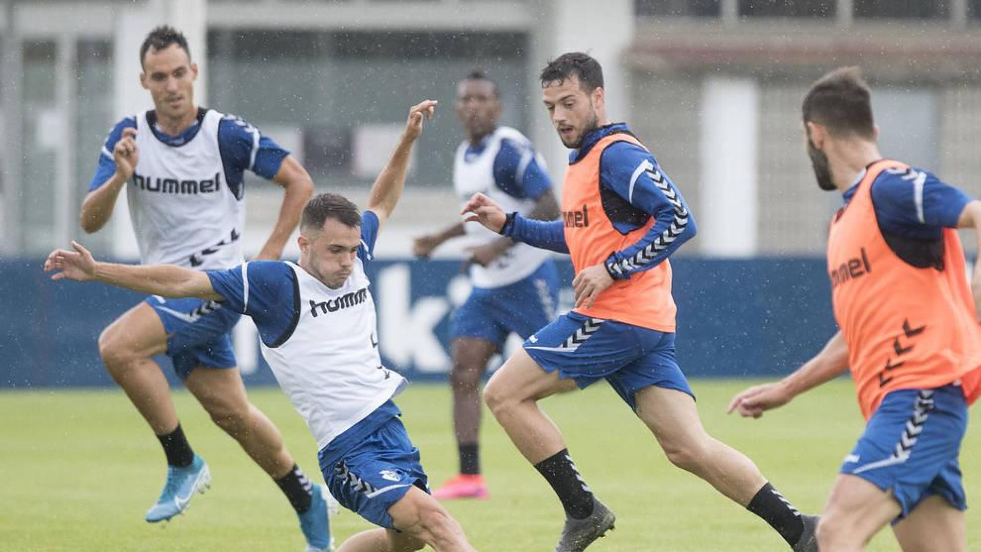 Sergio Herrera no entrena por molestias en el hombro