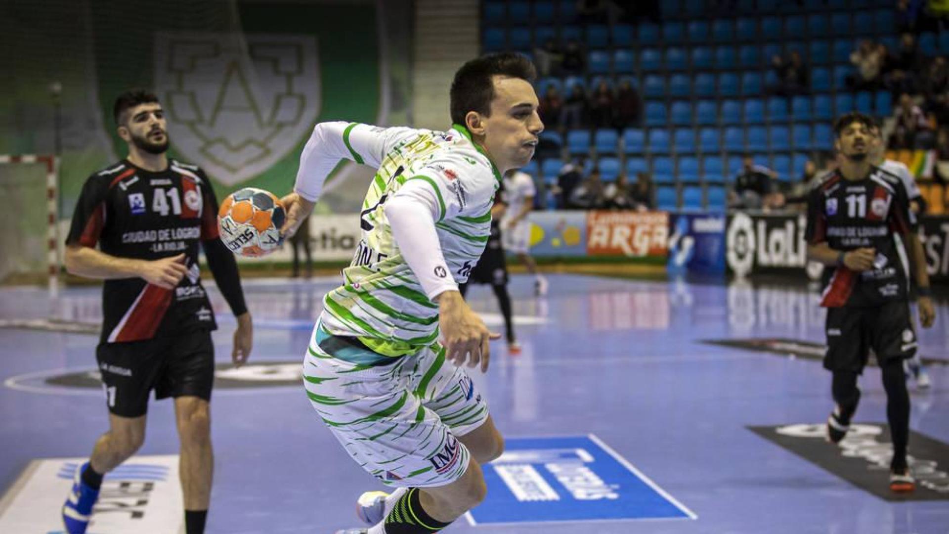 Álvaro Gastón: "Es un orgullo seguir jugando en el equipo de mi vida"