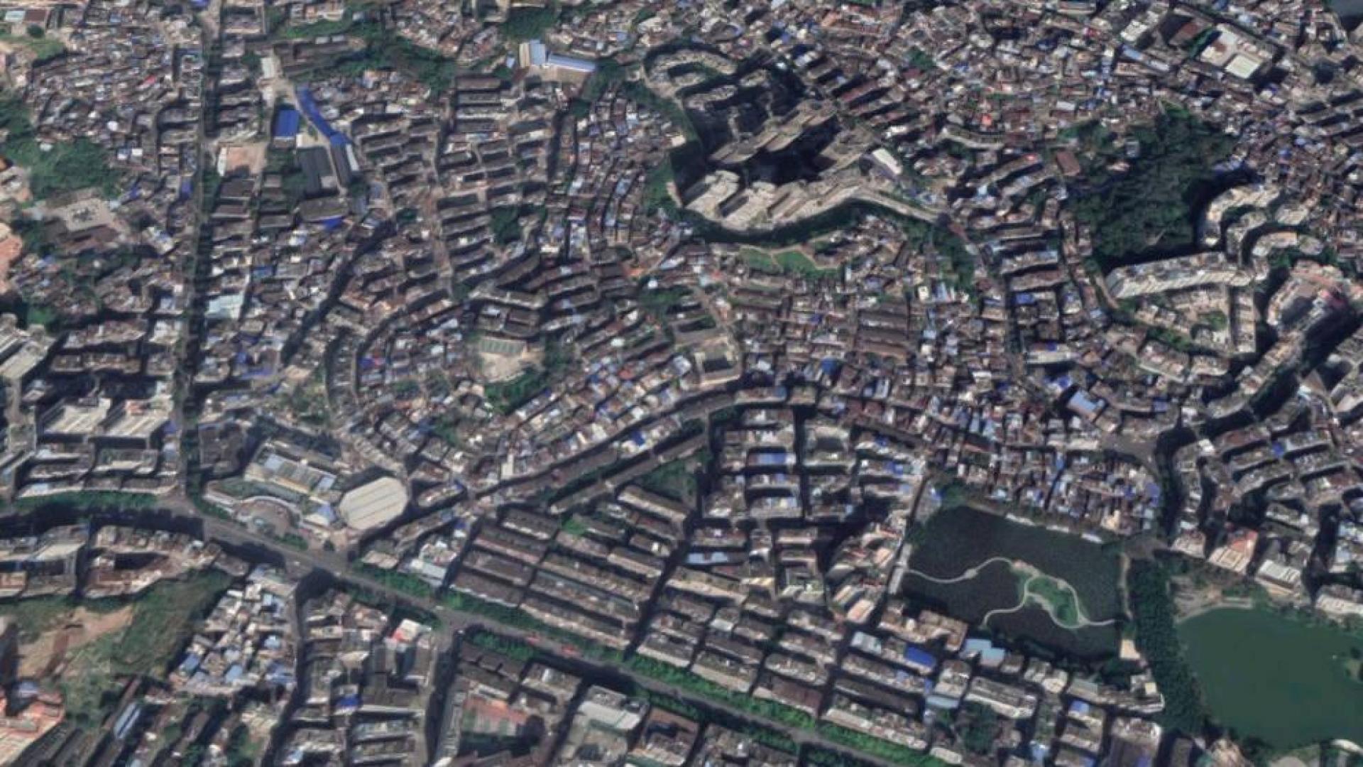 Un hombre armado con un cuchillo hiere al menos a 40 personas en una escuela