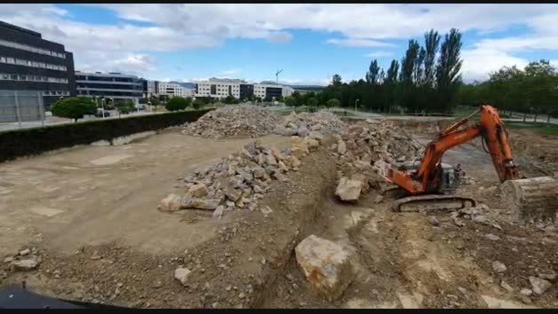 Vídeo de obras que molestan a un matrimonio en ZIzur Mayor