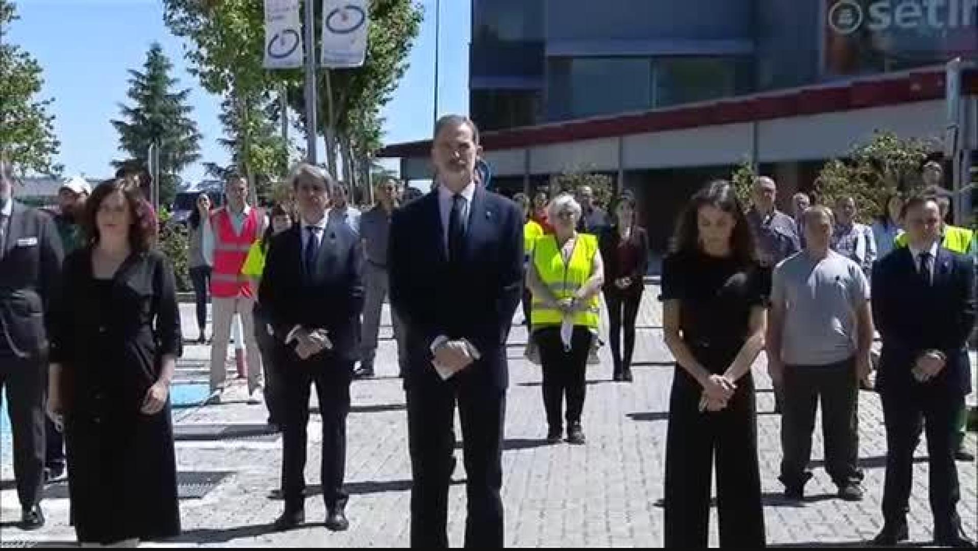 Vídeo: Minuto de silencio por las víctimas del Covid en el último día de luto oficial