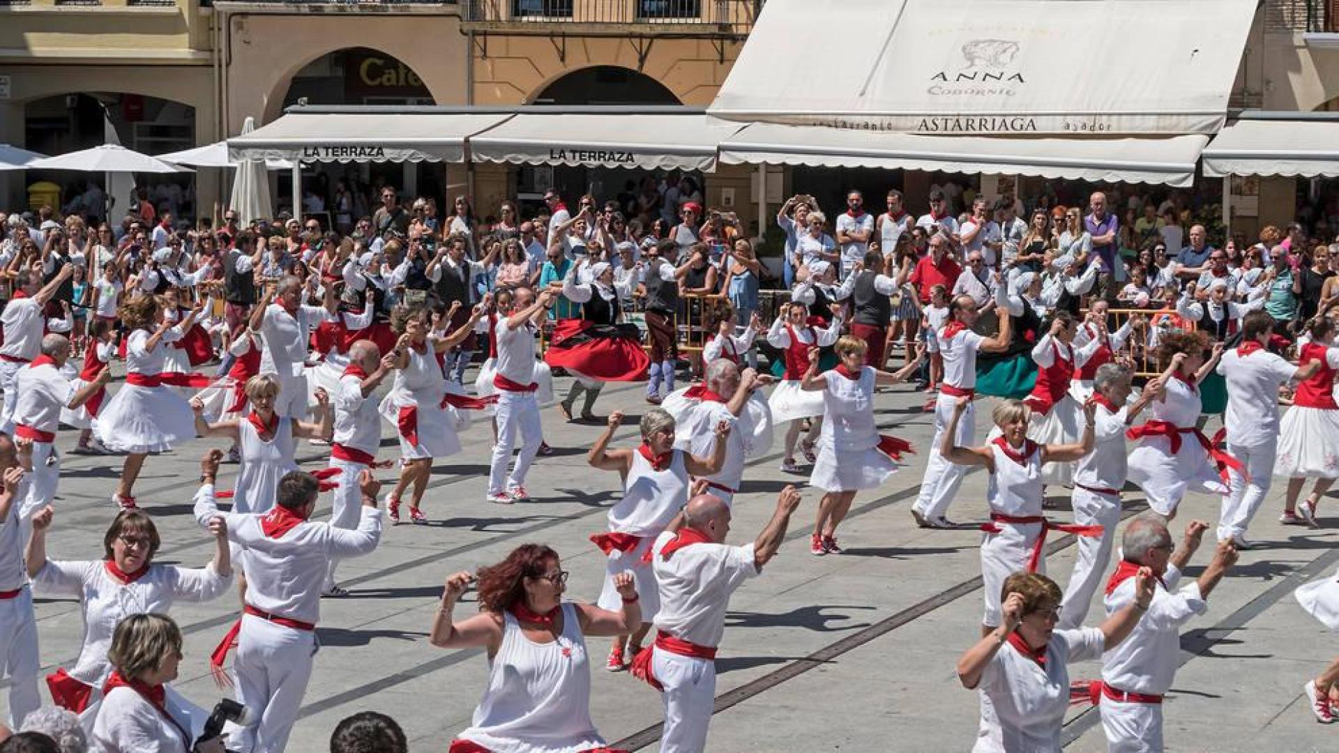 El anuncio de fiestas que se hizo esperar