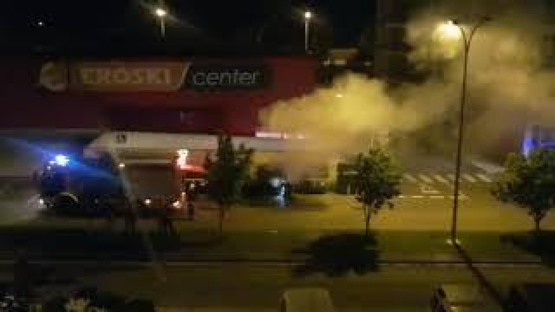 Vídeo de Bomberos de Navarra sofocando el incendio de un contenedor en Mutilva